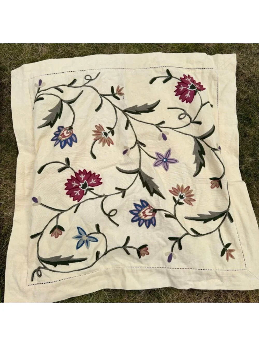 Linen Source Sloane Garden Crewel Embroidered Duvet & 2 Pillow Shams Set Cottage